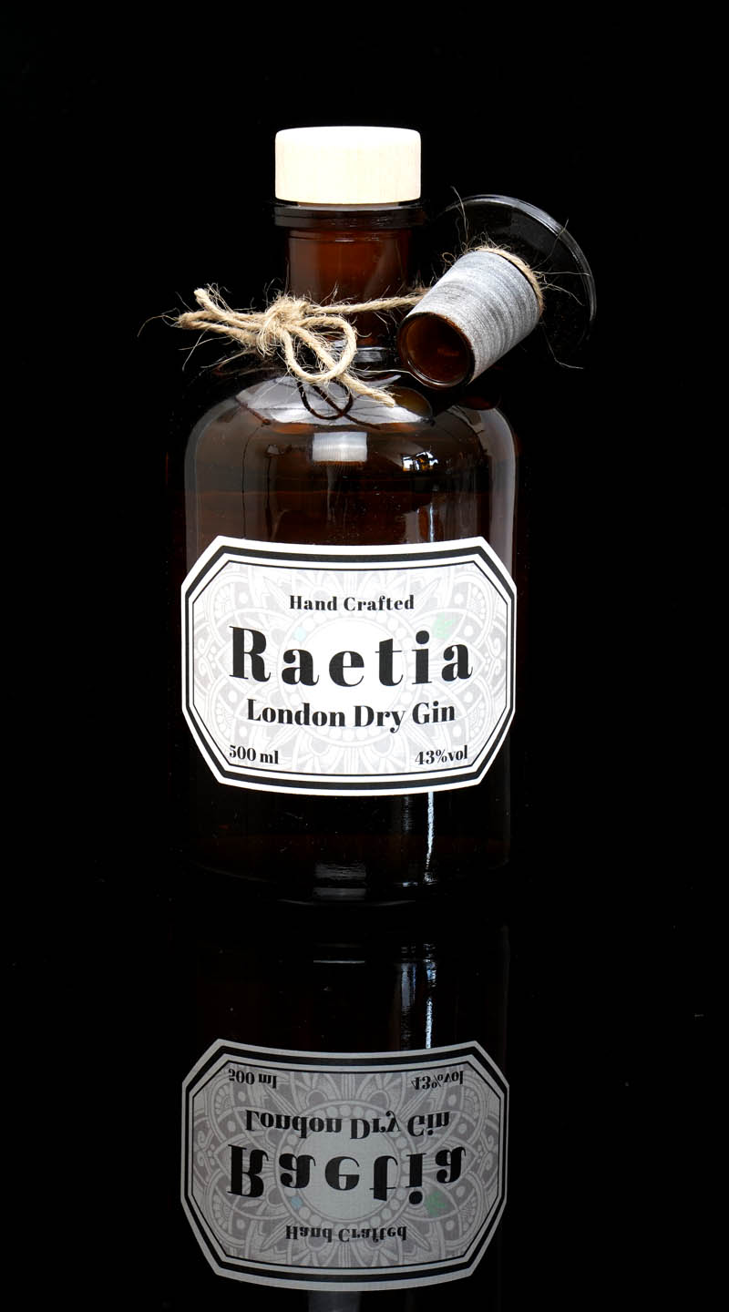 Der Raetia London Dry Gin im Review auf ginvasion.de