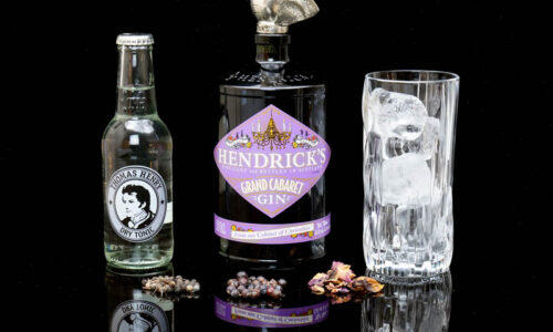 Der Hendrick's Grand Cabaret Gin im Review auf ginvasion.de